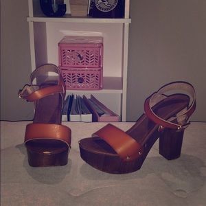 Messino wood/tan chunky heels
